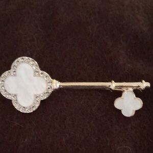 Elegant Goldtone and Tan Key Brooch
